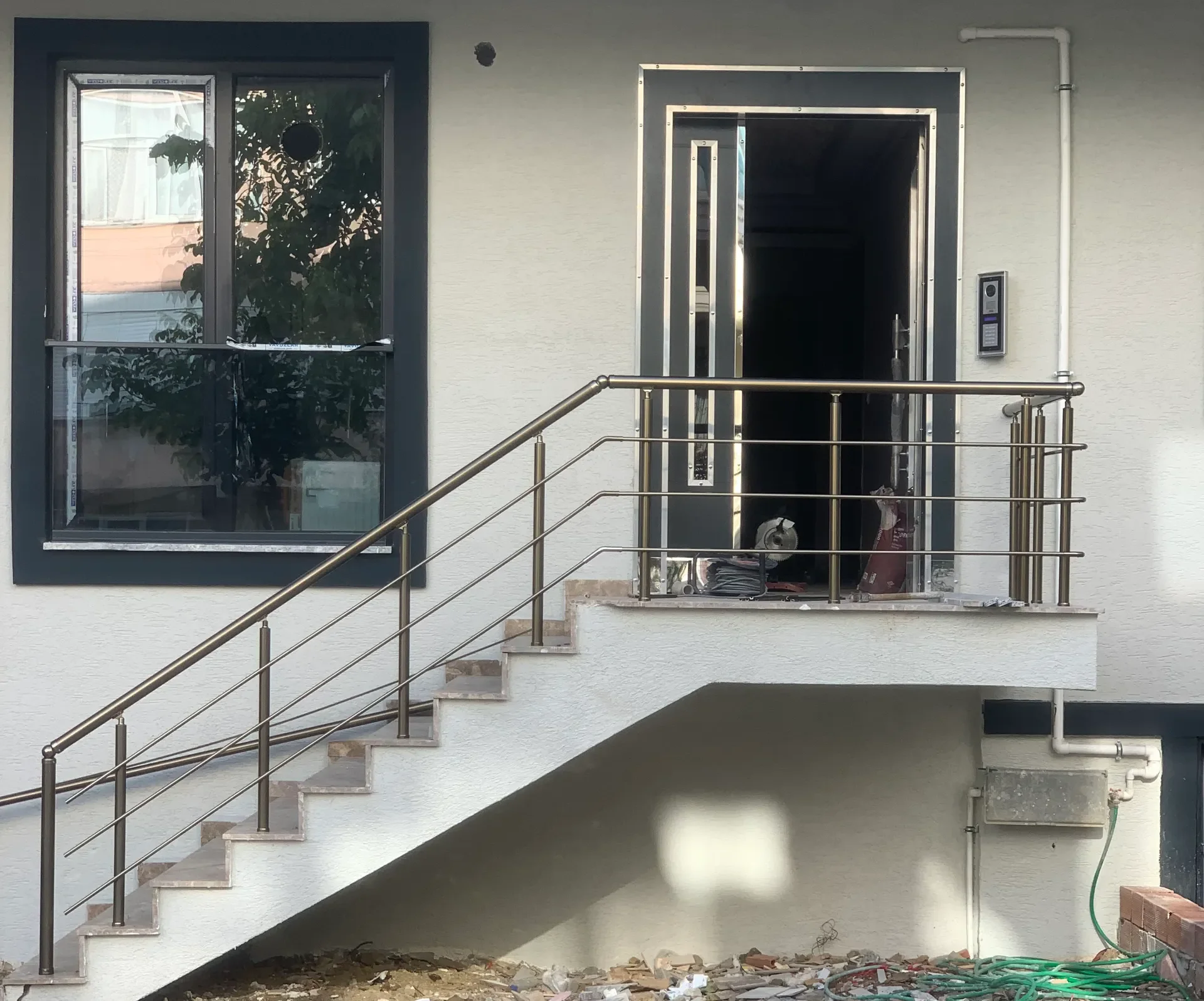 Bronz Renk Dış Merdiven Korkuluğu