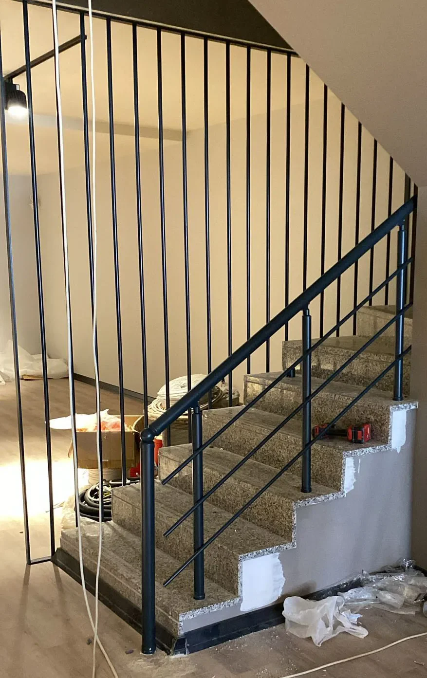 Siyah Kare Profil Merdiven Korkuluğu